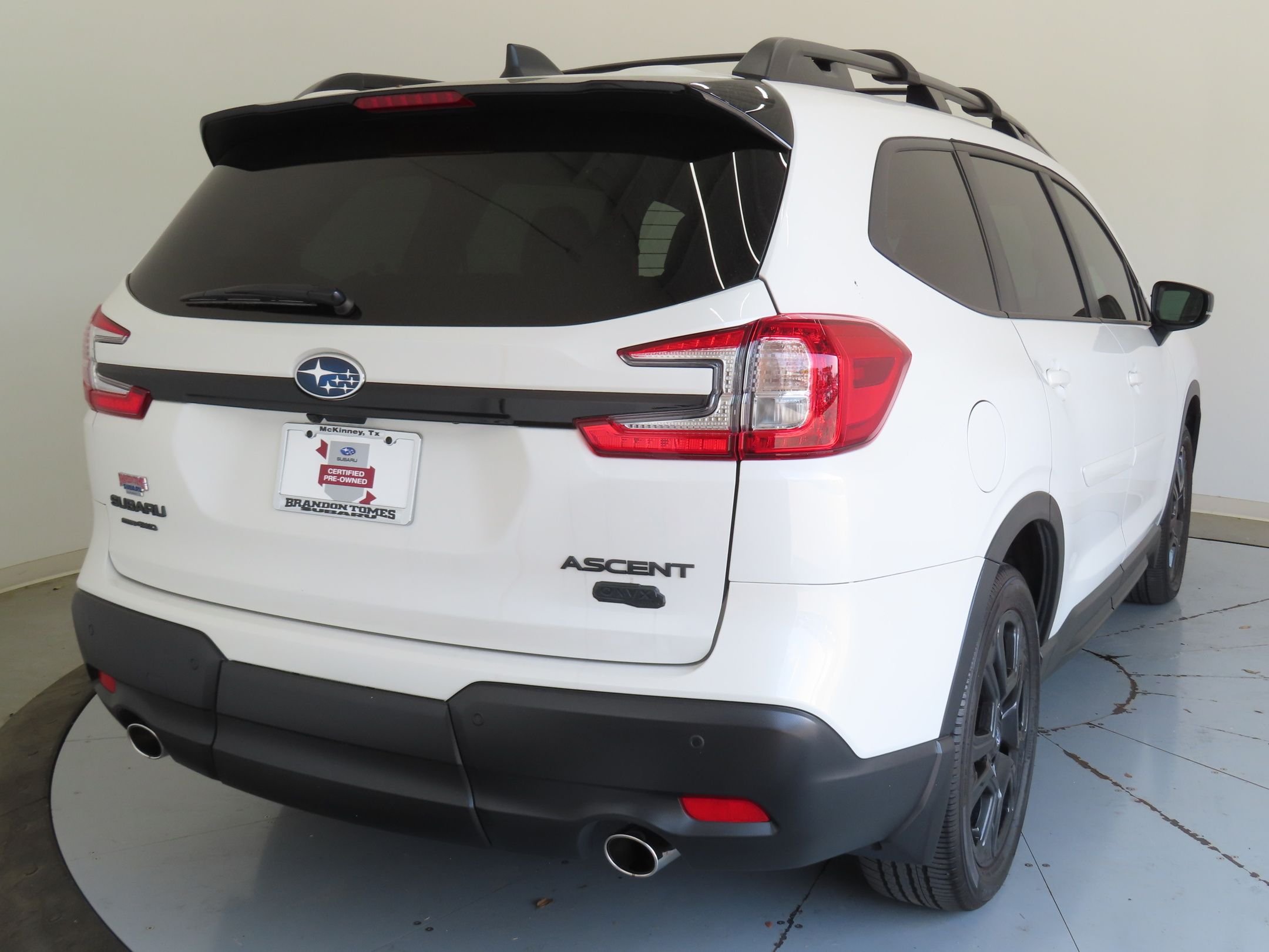 Used 2025 White Subaru Onyx Edition Touring image 3