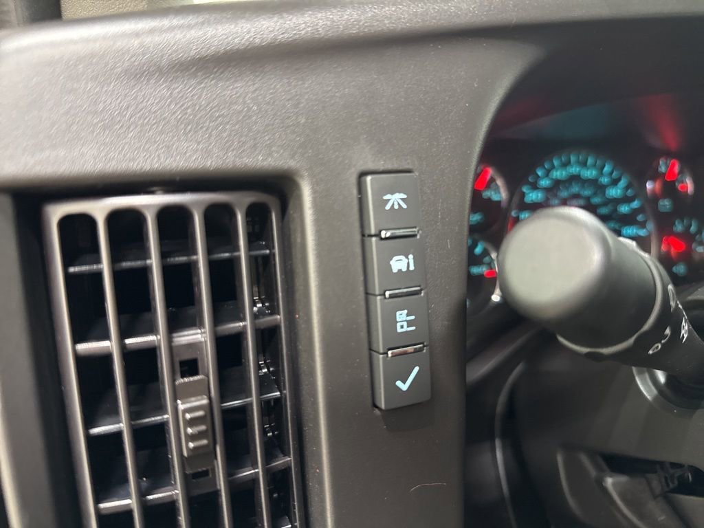 2024 GMC Savana Cargo Work Van - Photo 17