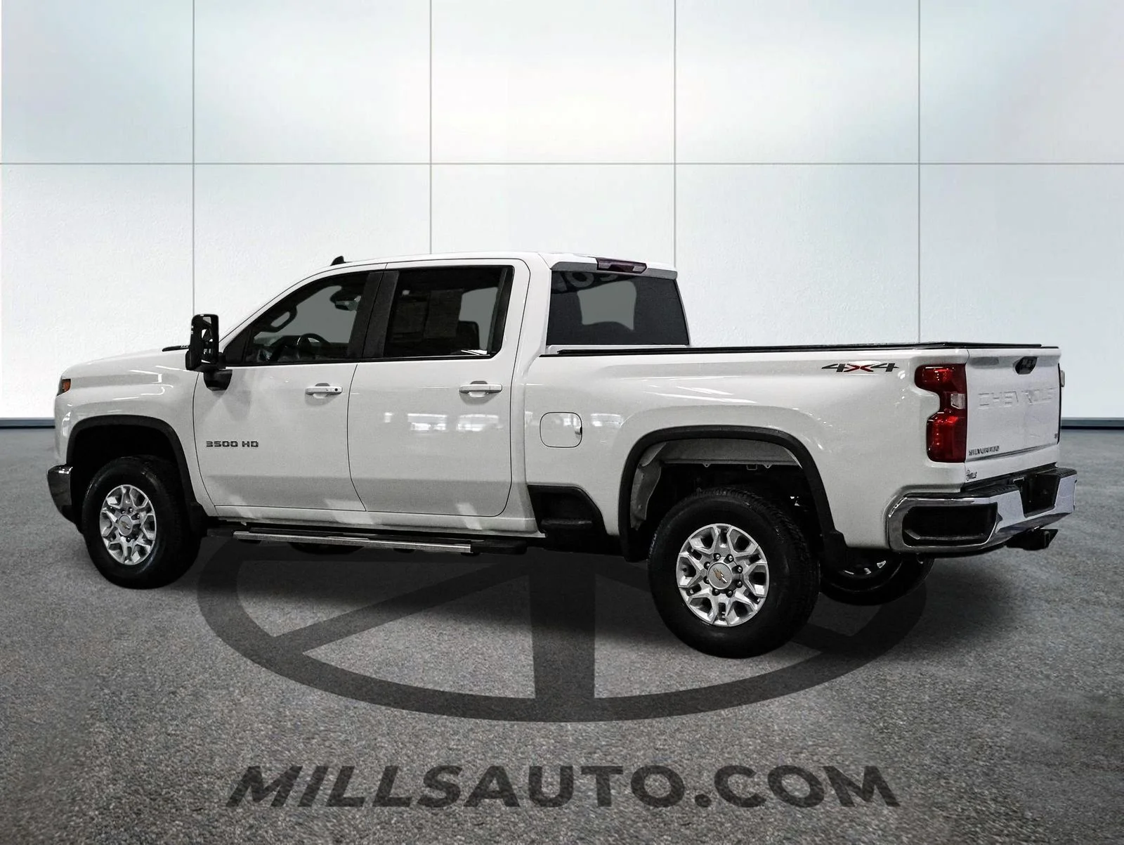Used 2024 White Chevrolet LT image 4