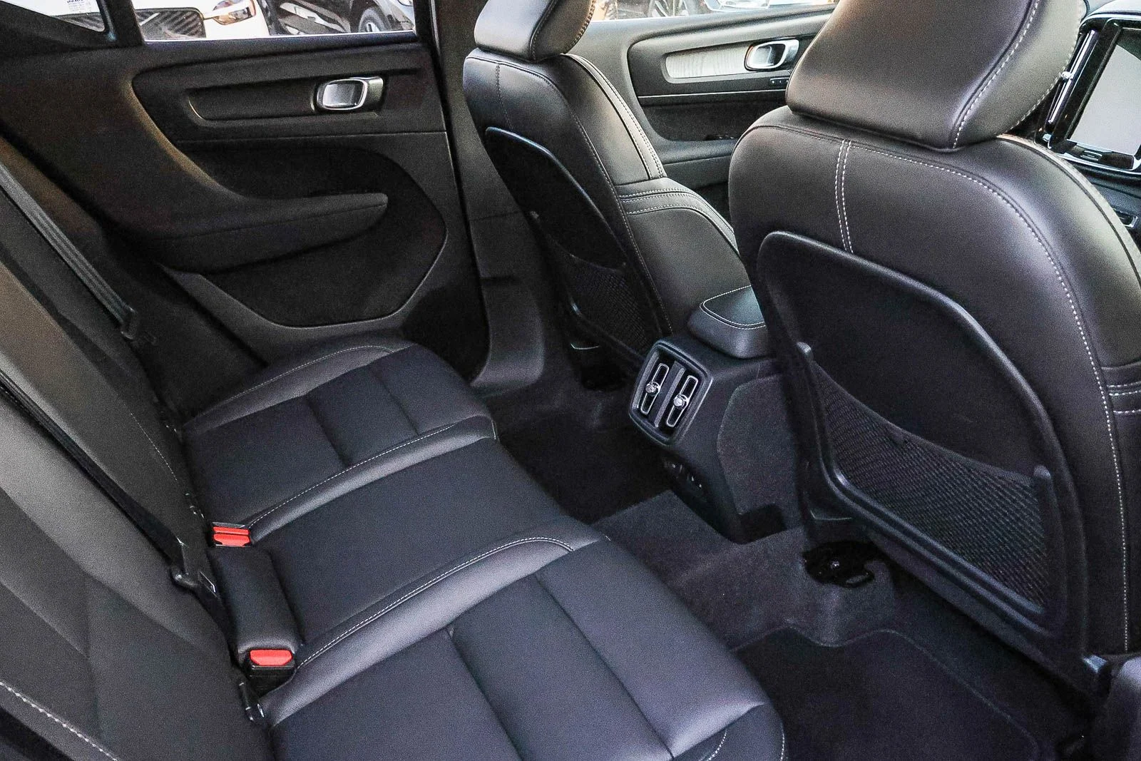 2025 Volvo XC40 Core - Photo 20