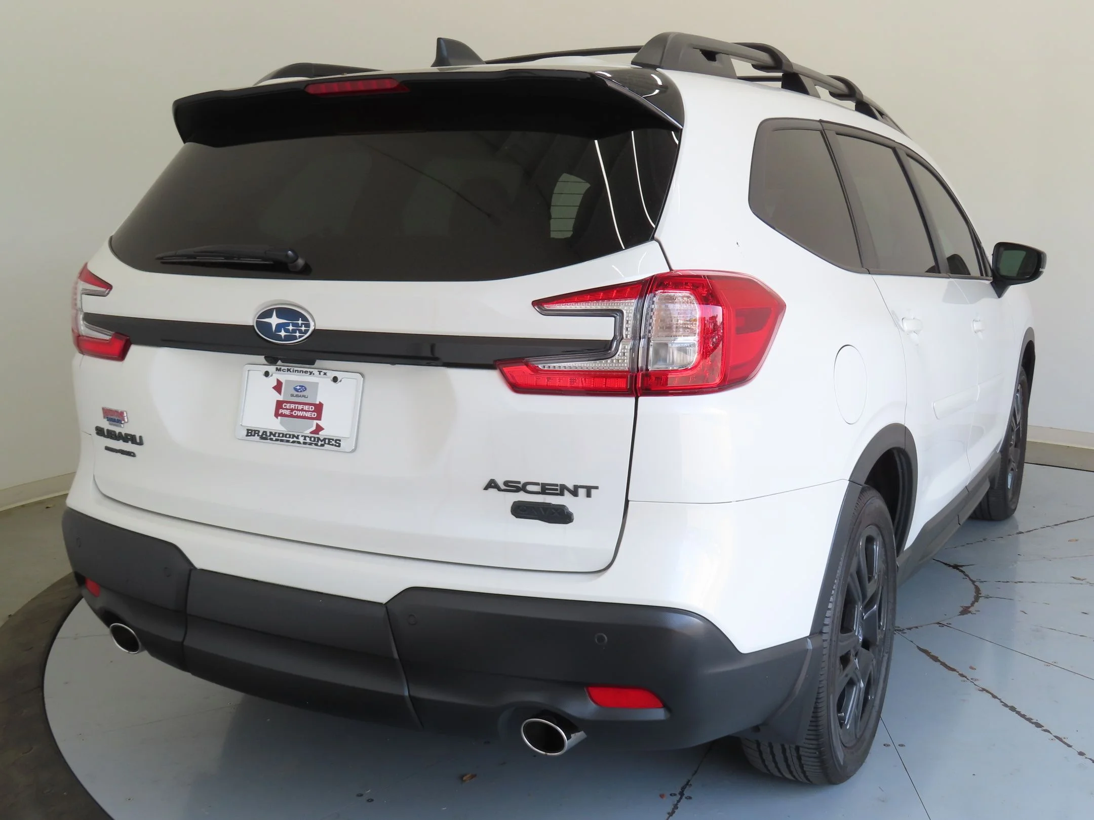 Certified Used 2025 White Subaru Onyx Edition Touring image 3