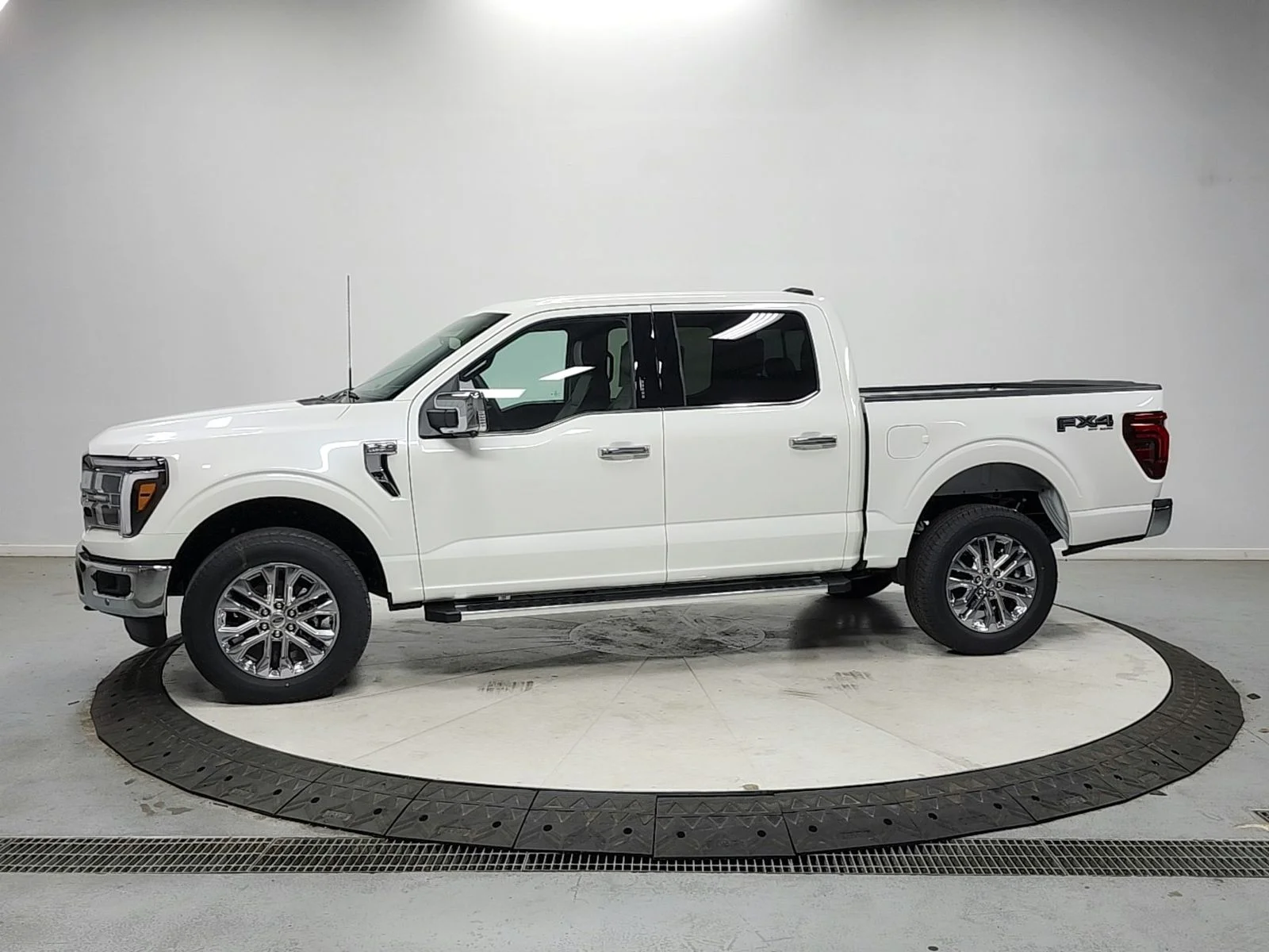 New 2026 Star White Metallic Tri-Coat Ford Lariat® image 4