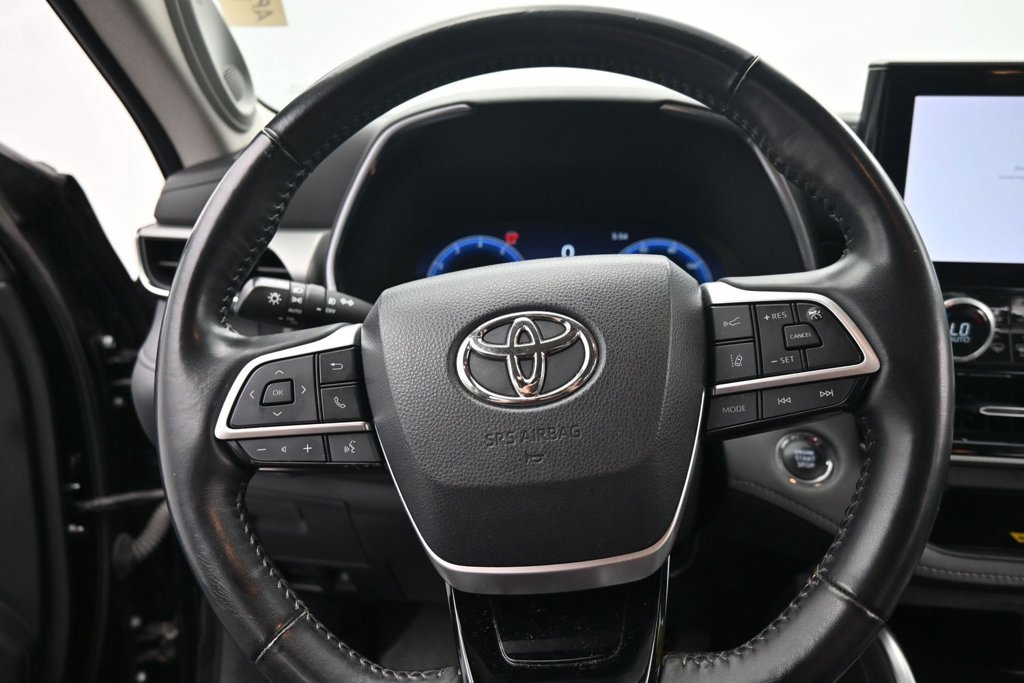 Used 2023 Black Toyota Platinum image 20