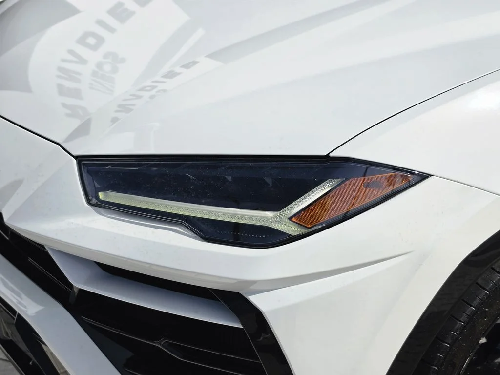 Used 2022 Bianco Icarus Metallic Lamborghini Base image 7