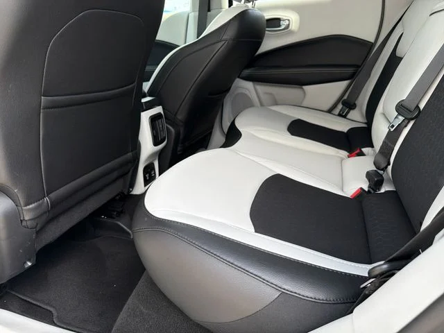Used 2019 Blue Jeep Latitude image 4