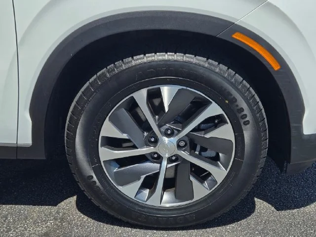 Used 2022 White Hyundai SEL image 5