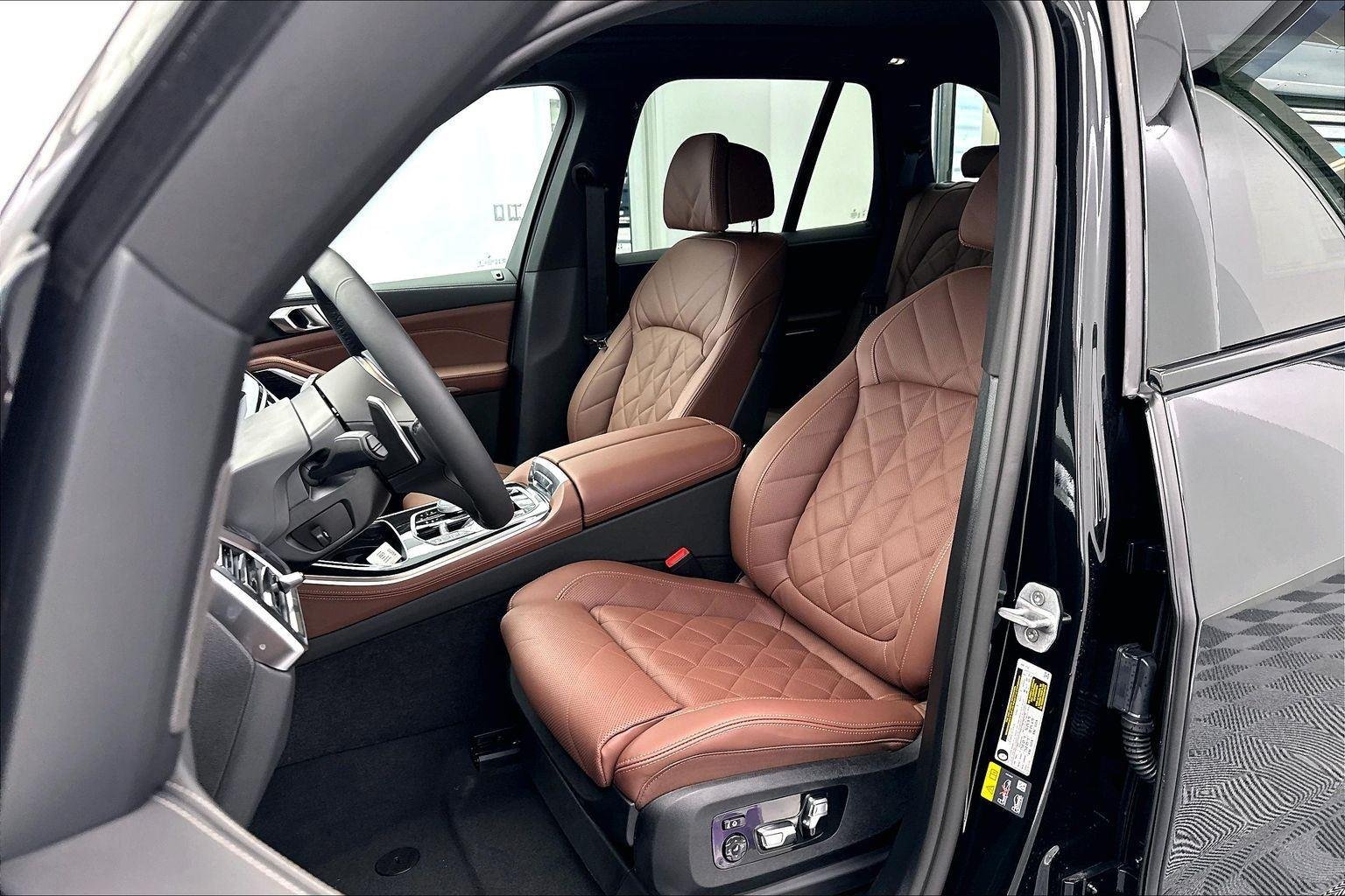 New 2026 Black Sapphire Metallic BMW xDrive50e image 27
