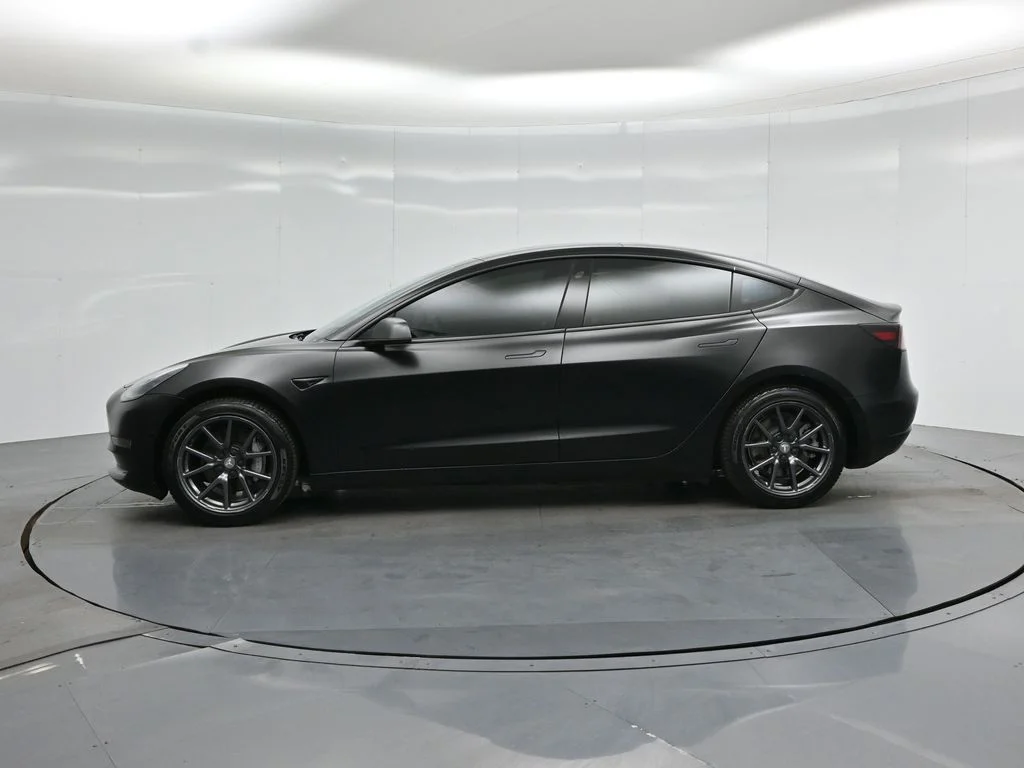 Used 2019 White Tesla Standard Range Plus image 21