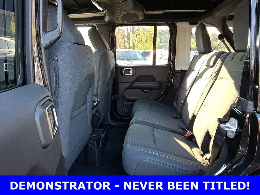 2025 Jeep Wrangler 4-Door Sahara - Photo 6