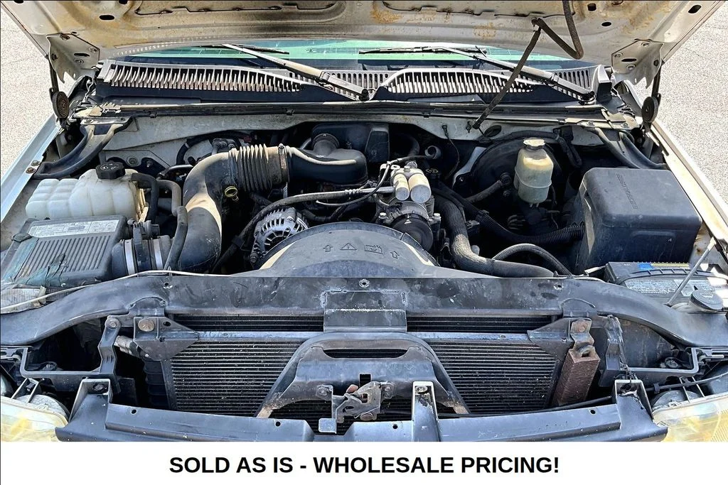 Used 2002 White Chevrolet Base image 26