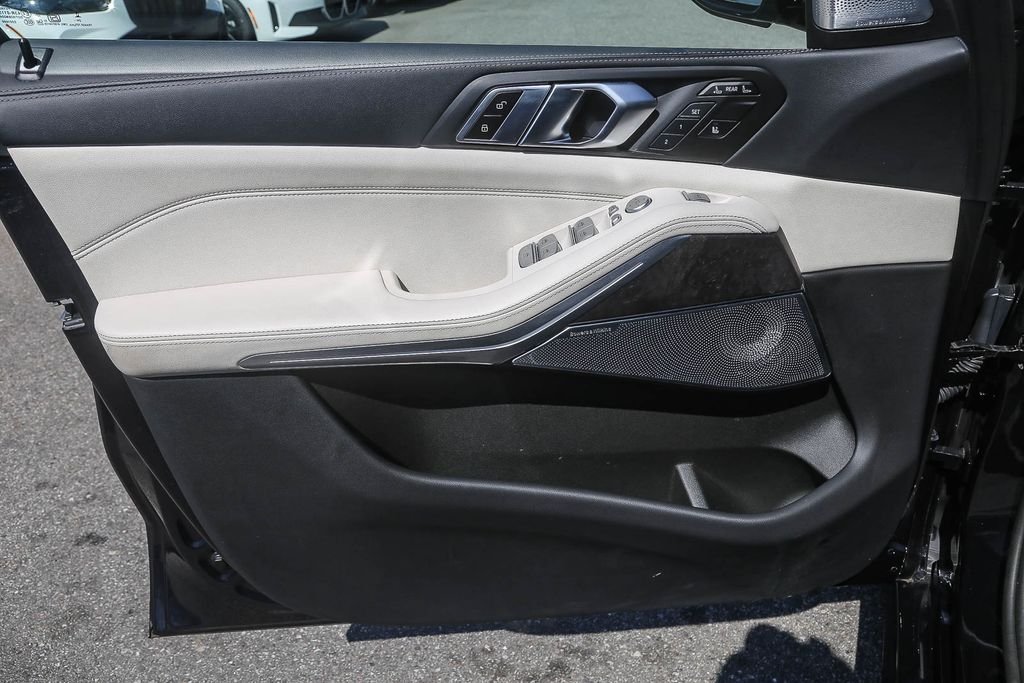 Used 2025 Carbon Black Metallic BMW xDrive40i image 16