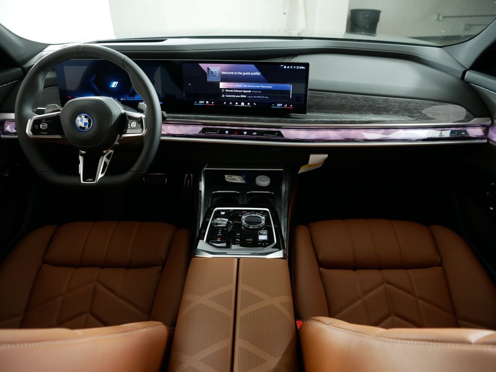2025 BMW 7 Series 750e - Photo 6