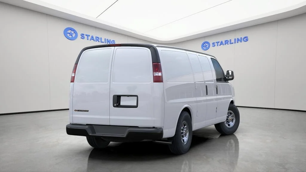 New 2026 Summit White Chevrolet WT image 4