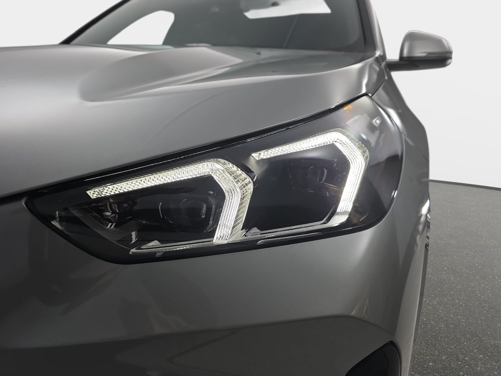 New 2026 Space Silver Metallic BMW xDrive28i image 31