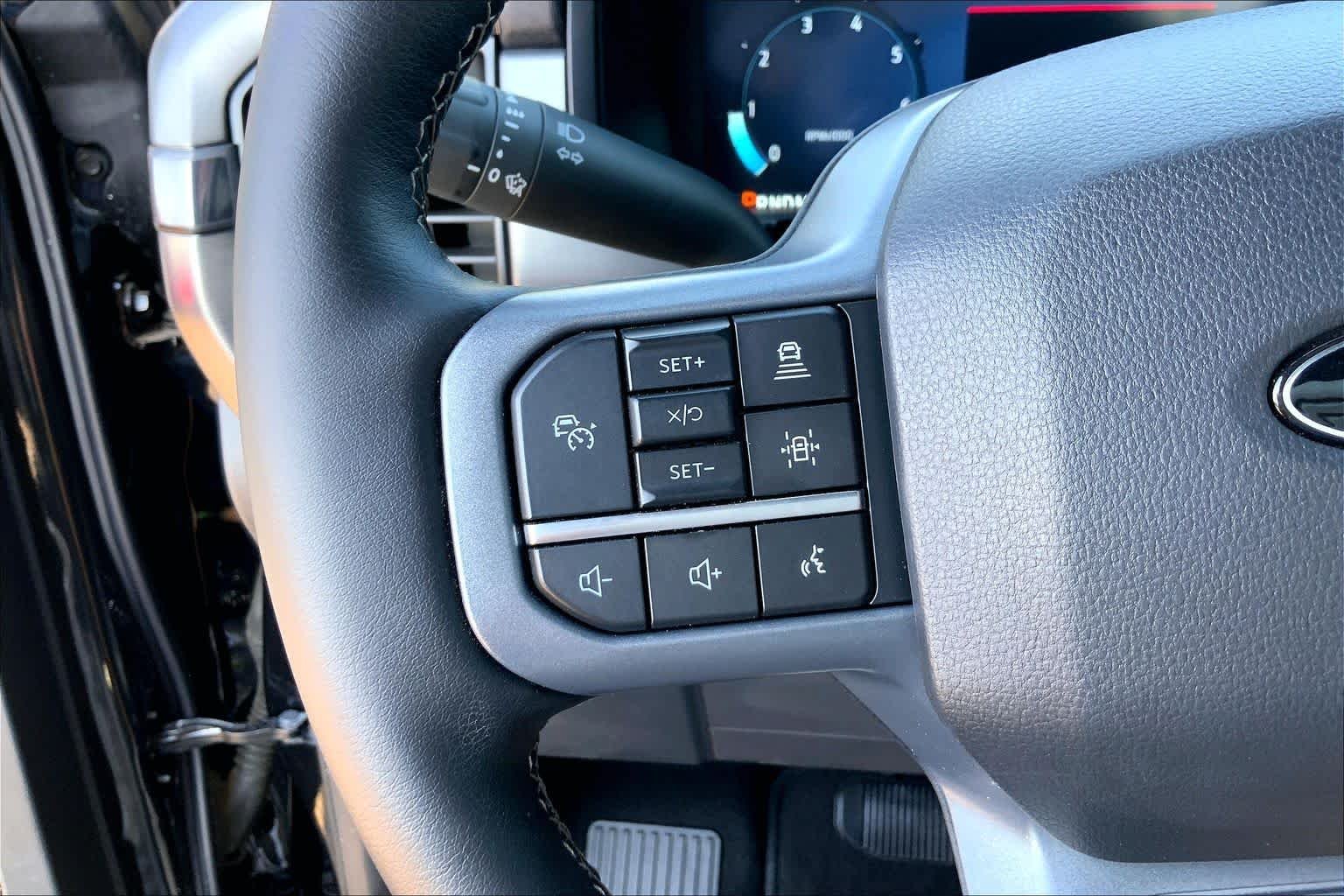 Used 2025 Agate Black Metallic Ford LARIAT image 24