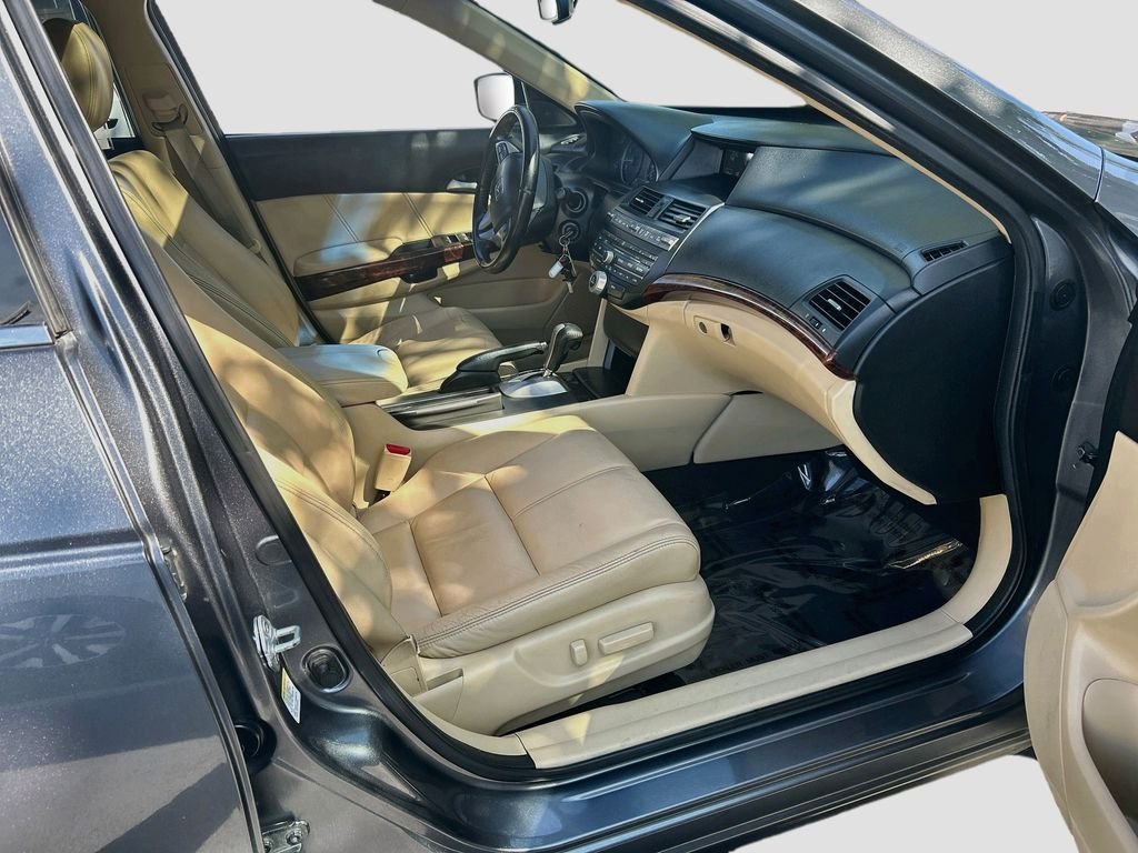 Used 2010 Polished Metal Metallic Honda EX-L image 27