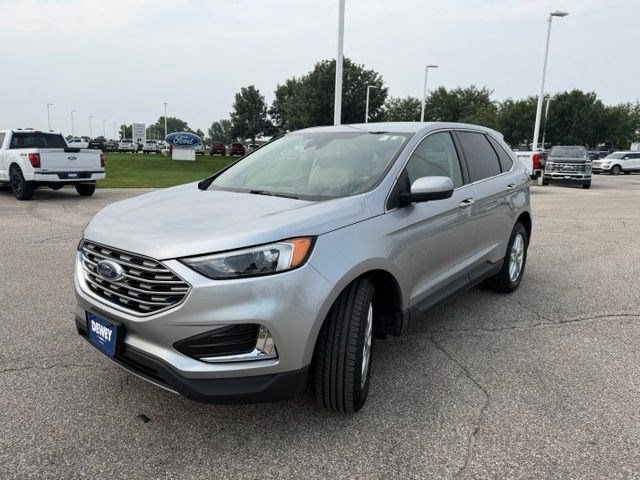 Used 2022 Silver Metallic Ford SEL image 3