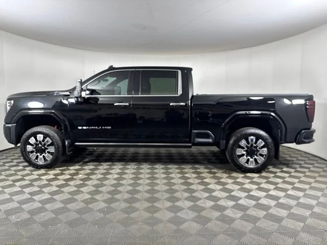 Used 2025 Onyx Black GMC Denali Ultimate image 7
