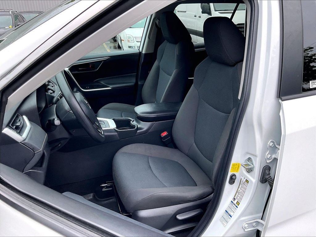 Used 2022 White Toyota LE image 10