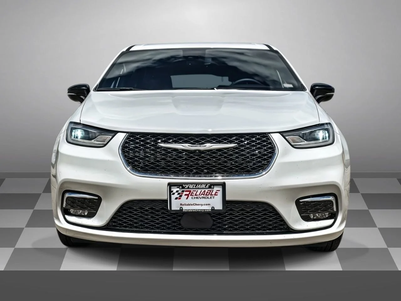 2025 Chrysler Pacifica Select's photo