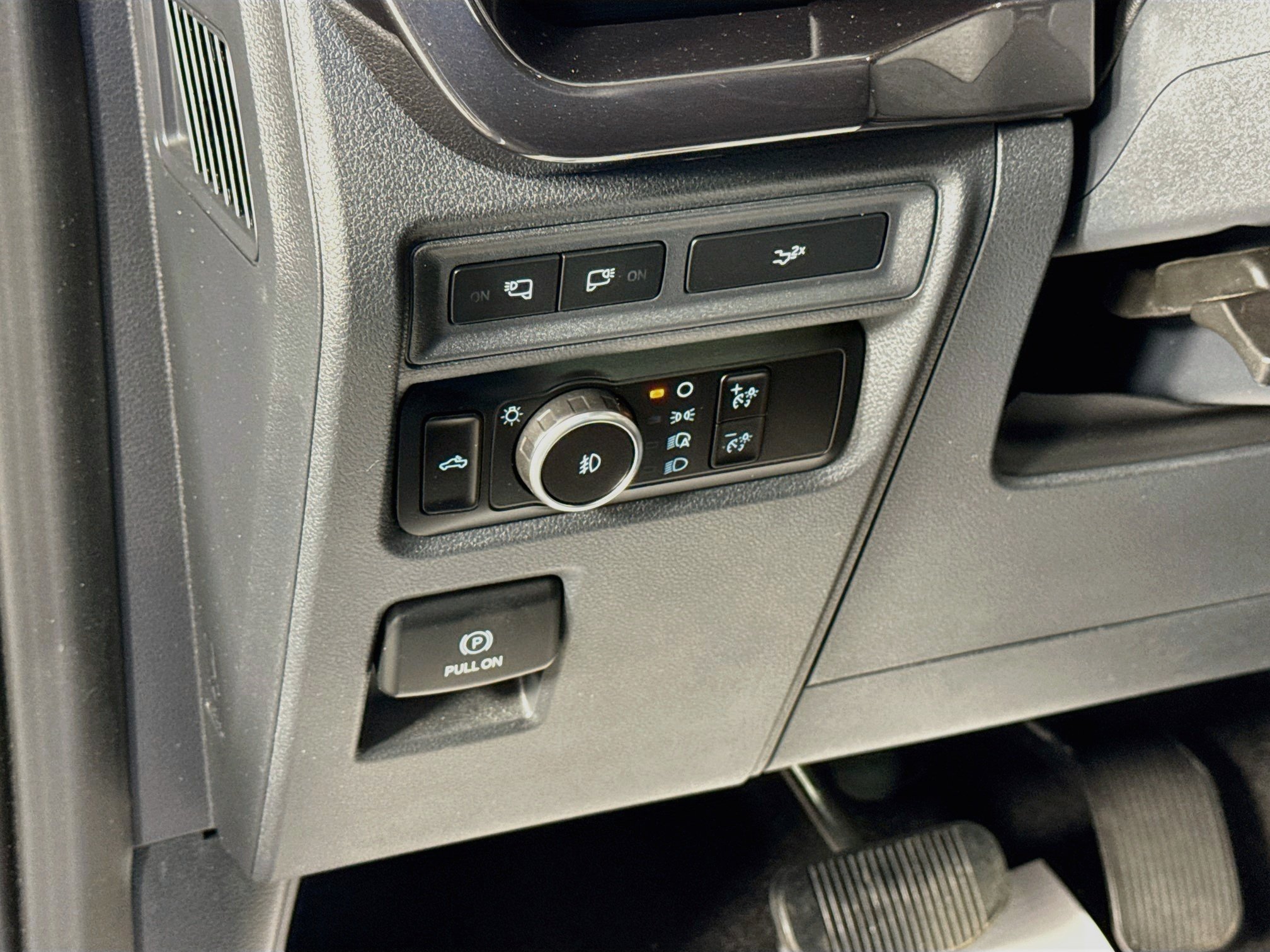 Used 2023 Iconic Silver Metallic Ford XLT image 10