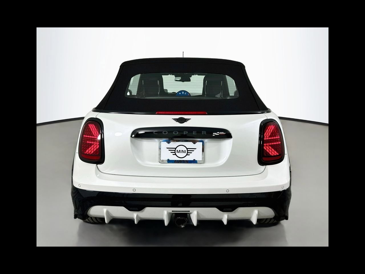 New 2026 Nanuq White Metallic MINI ICONIC image 6