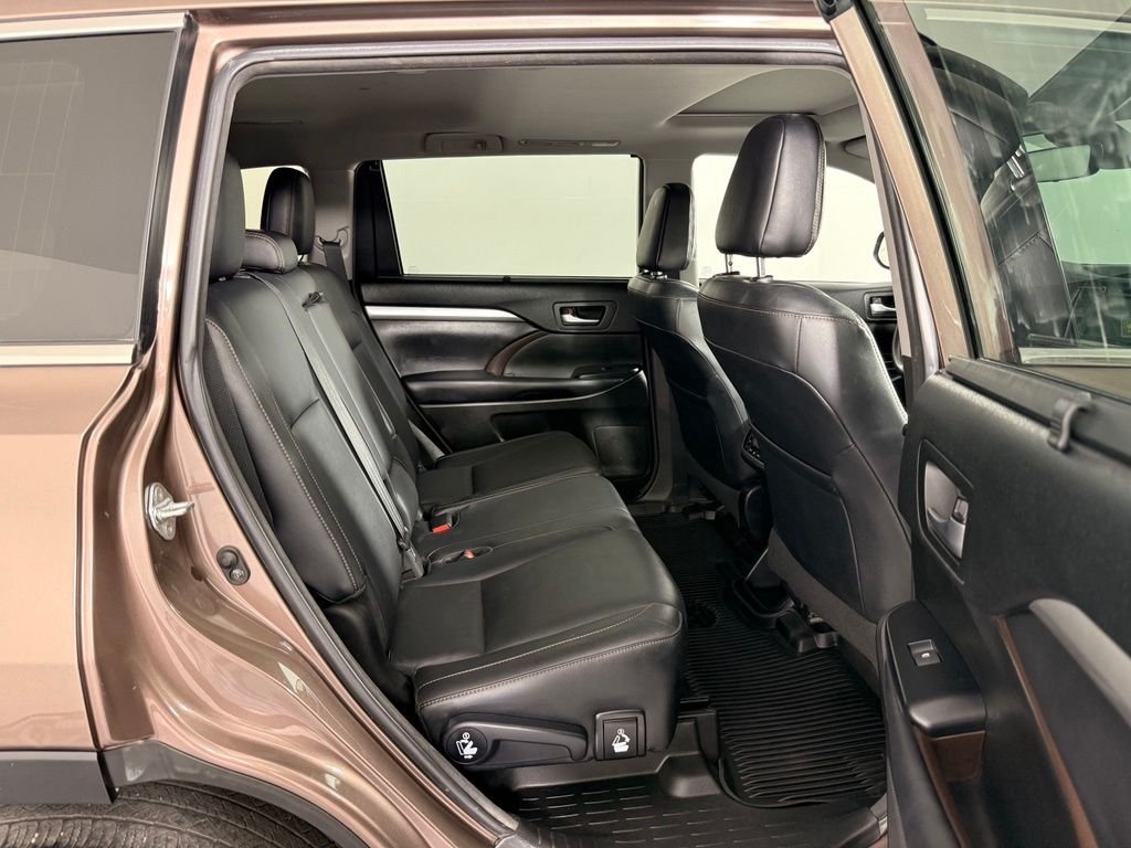 Used 2018 Walnut Toyota XLE image 20