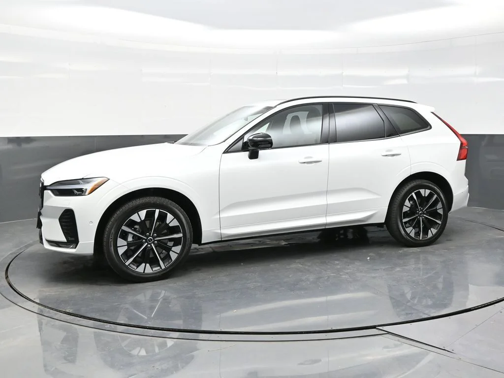 New 2026 Crystal White Volvo Plus image 3