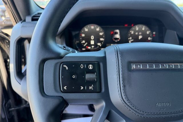 Used 2024  Land Rover X image 18