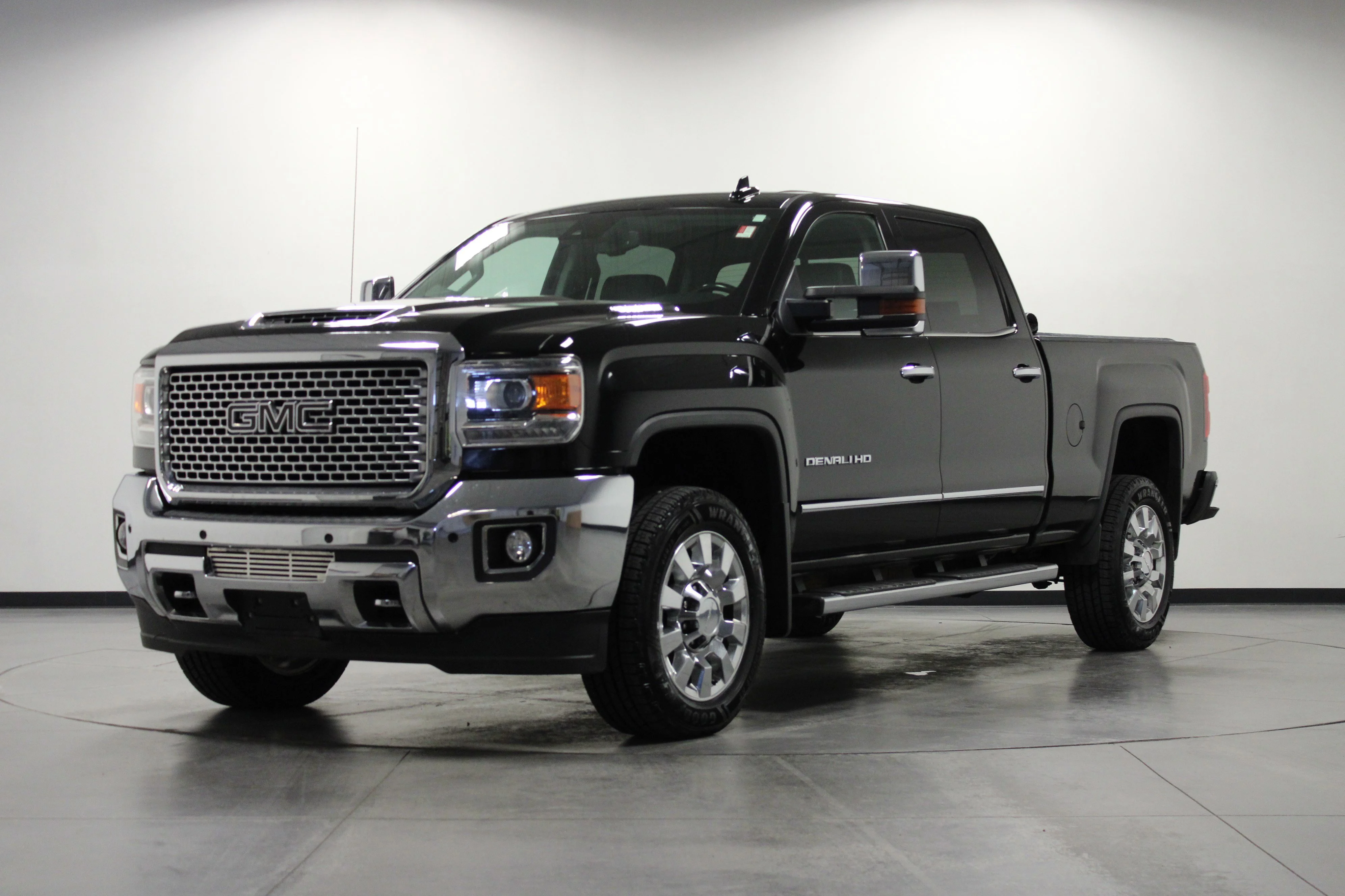 Used 2017 ONYX BLACK GMC Denali image 8
