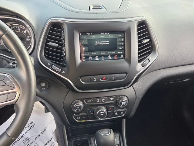 Used 2020 Black Jeep Latitude Plus image 16