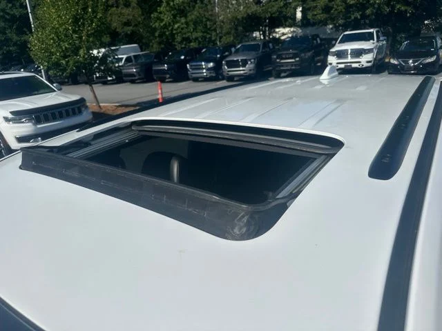 Used 2021 White Jeep Laredo X image 9