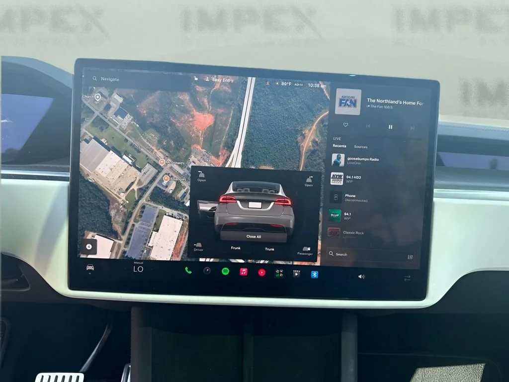 Used 2022  Tesla Plaid image 13