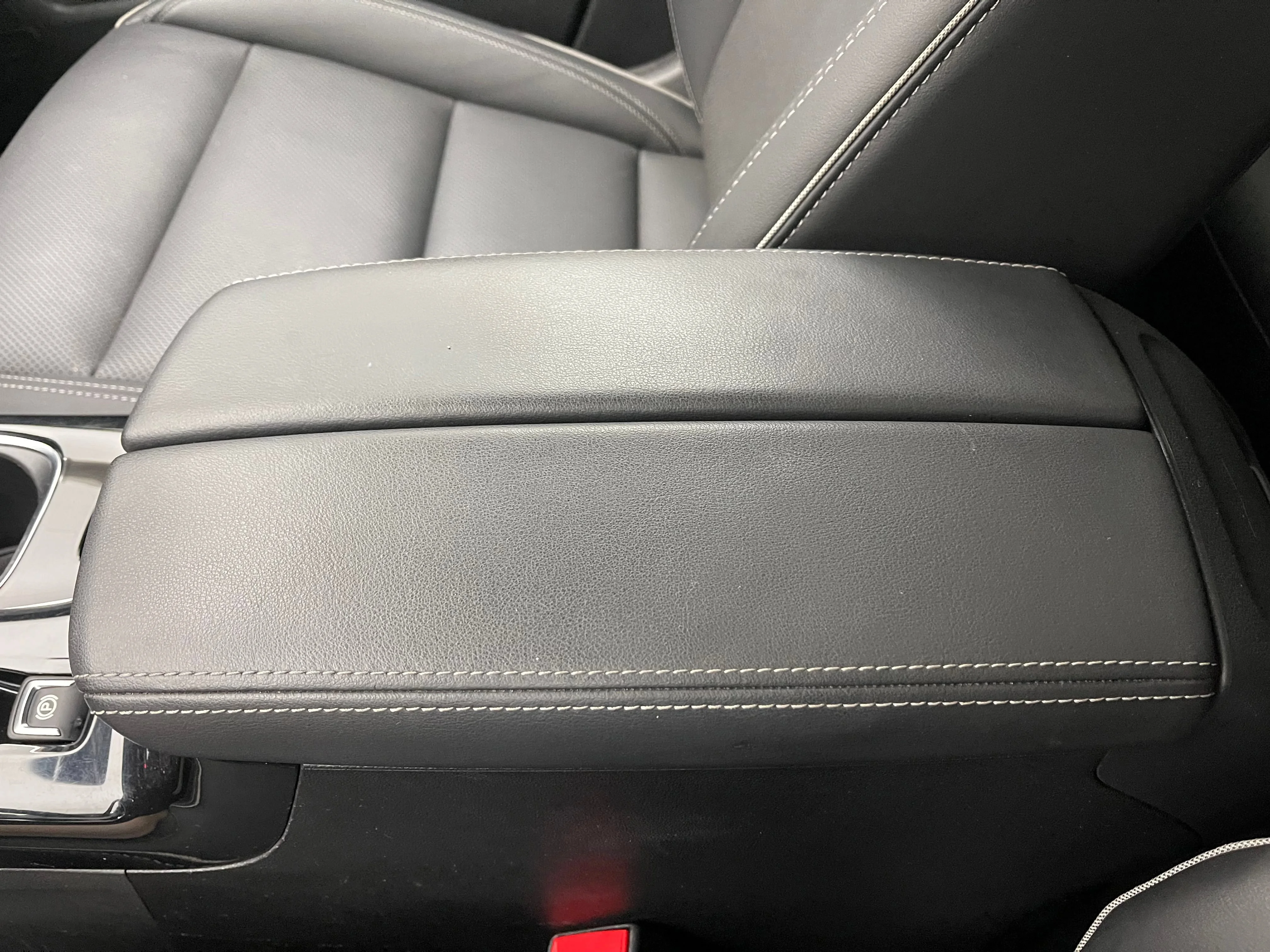Used 2023 Summit White Buick Essence image 29