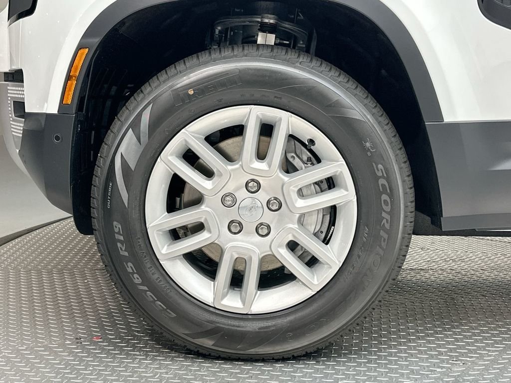 Used 2025 Fuji White Land Rover S image 5