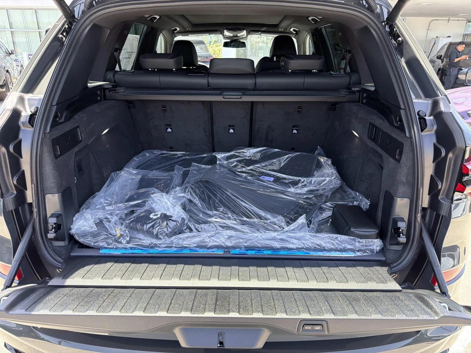 New 2026 Dravit Grey Metallic BMW xDrive50e image 5