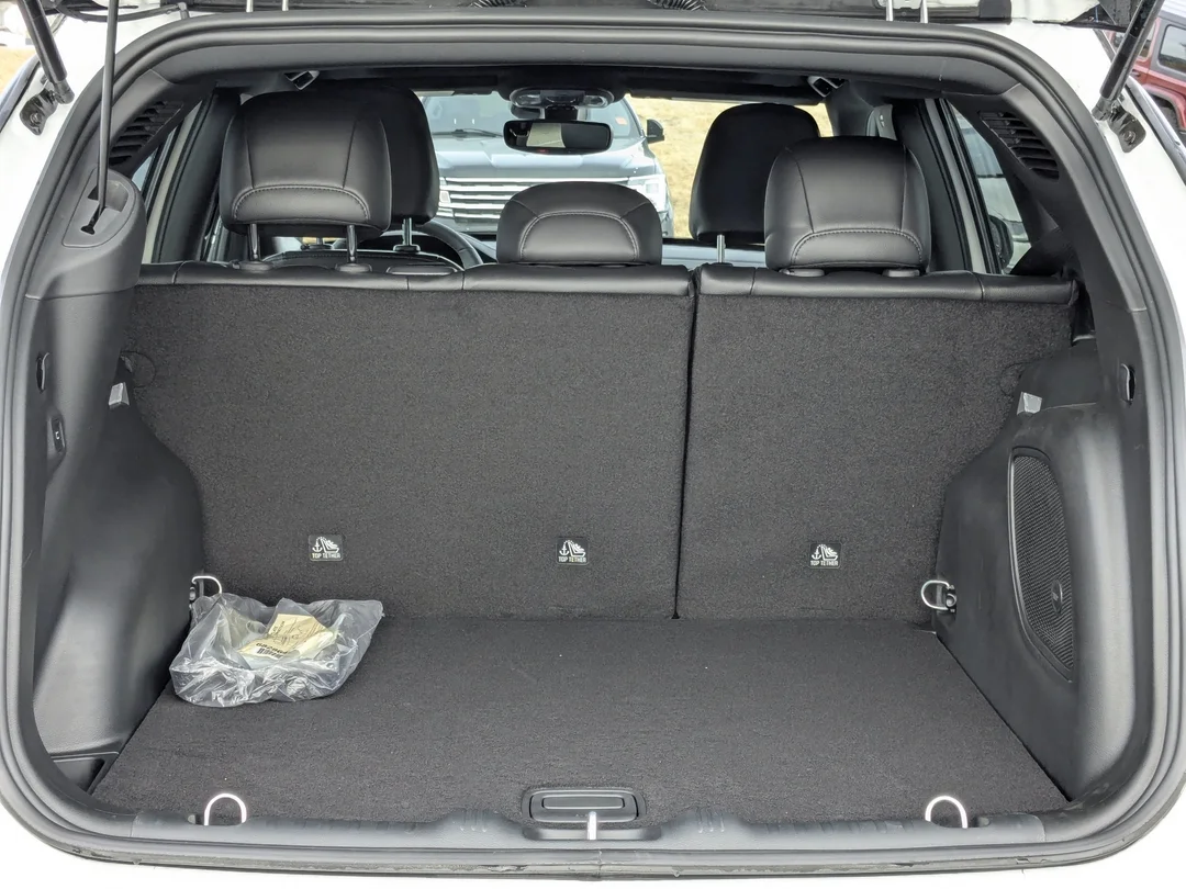 New 2026 White Jeep Trailhawk - - 4x4 - Sun Sound & Nav Group - Pano Roof - Alpine Speakers & More! image 29