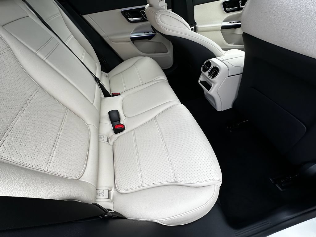 New 2026 Polar White Mercedes-Benz GLC 300 image 56