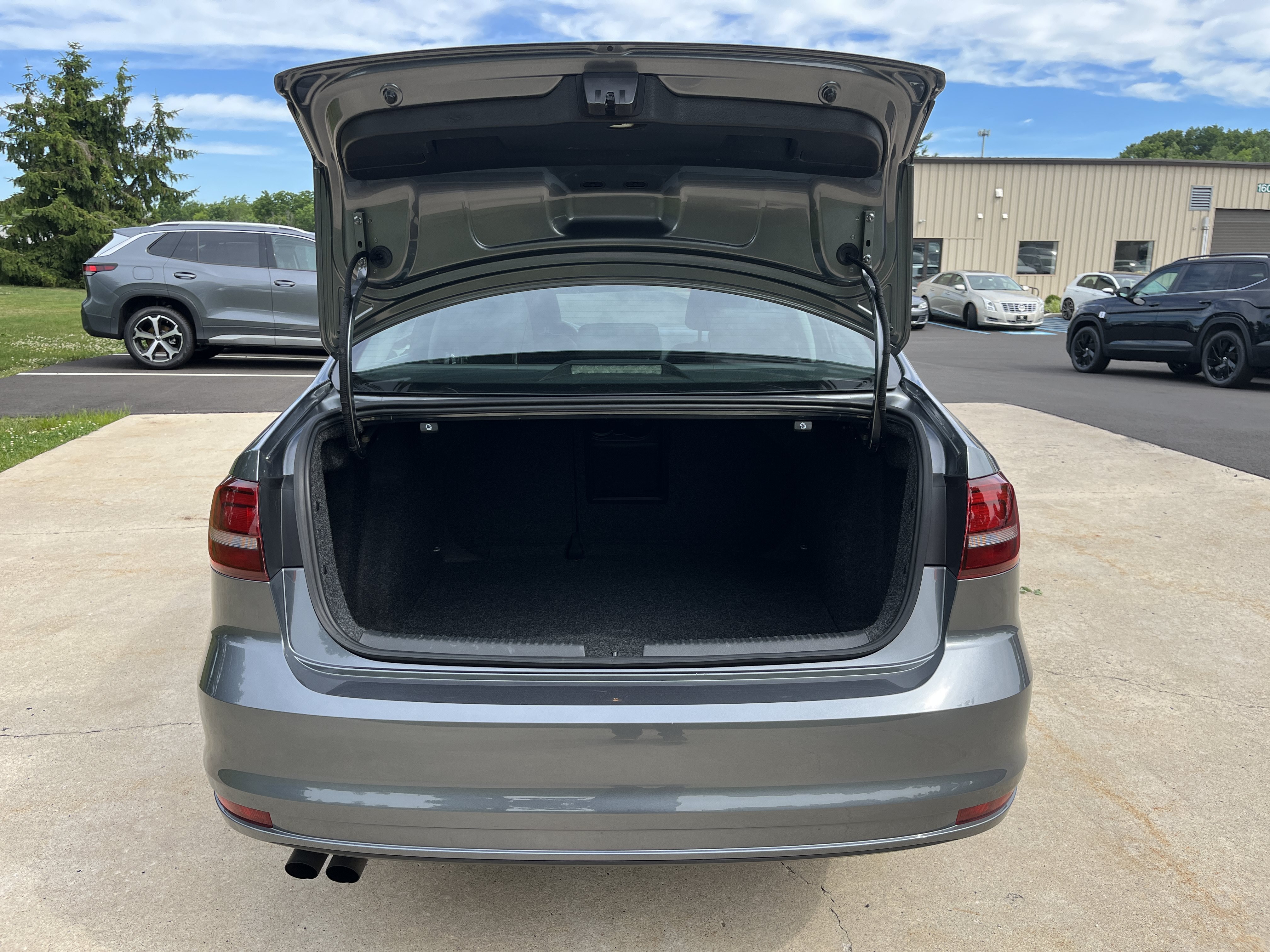 Used 2016 Gray Volkswagen 1.4T SE image 11