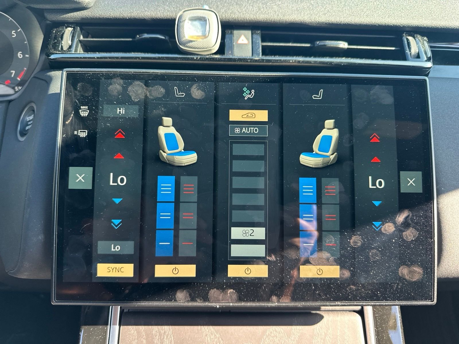 Certified Used 2025  Land Rover Dynamic SE image 15