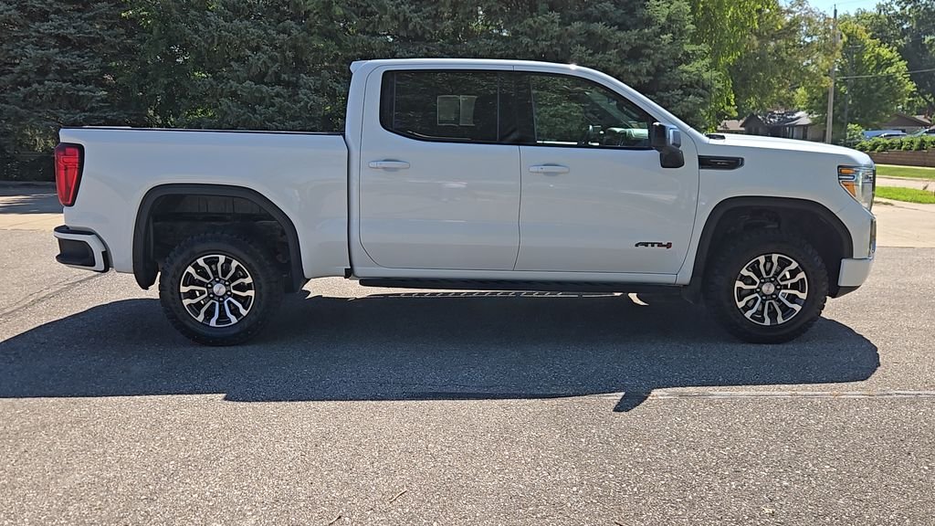 Used 2022 White GMC AT4 image 31