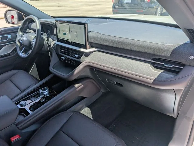 New 2026 Star White Metallic Tri-Coat Ford Platinum™ image 8