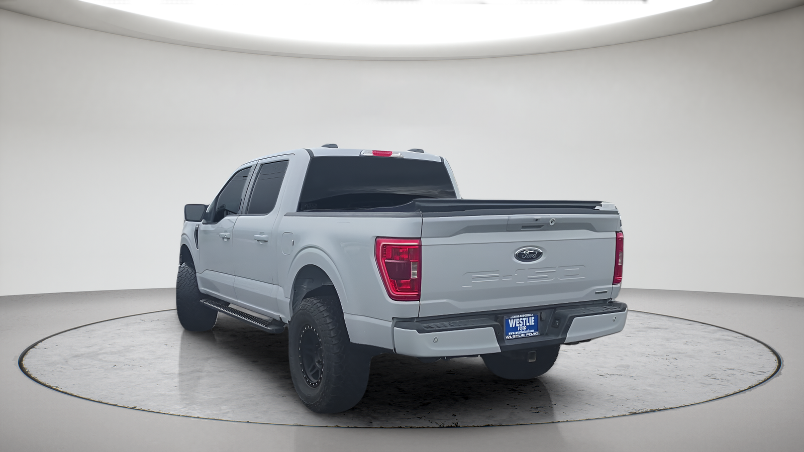 Used 2021 Space White Metallic Ford XLT image 9