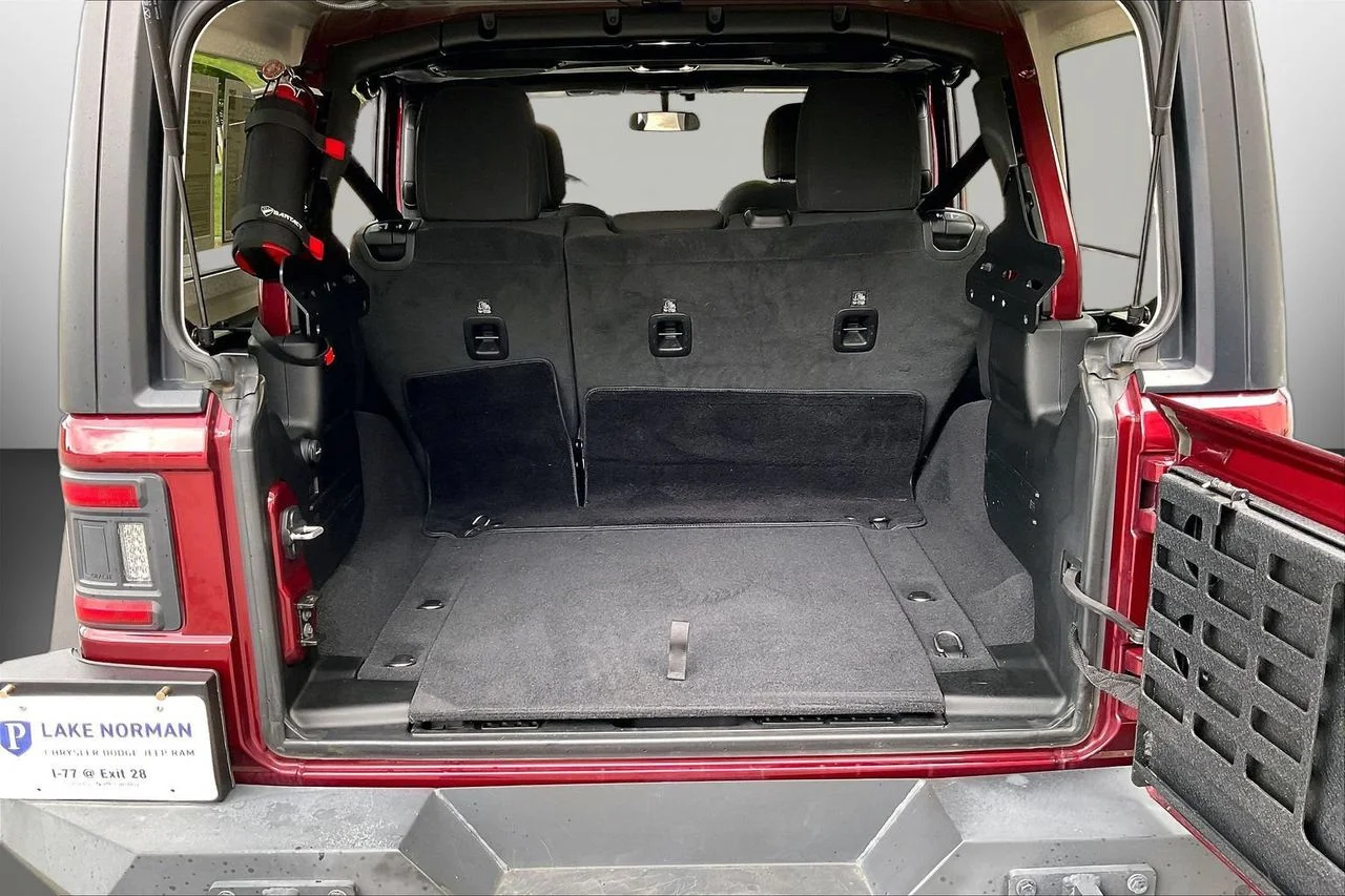 Used 2021  Jeep Rubicon image 24