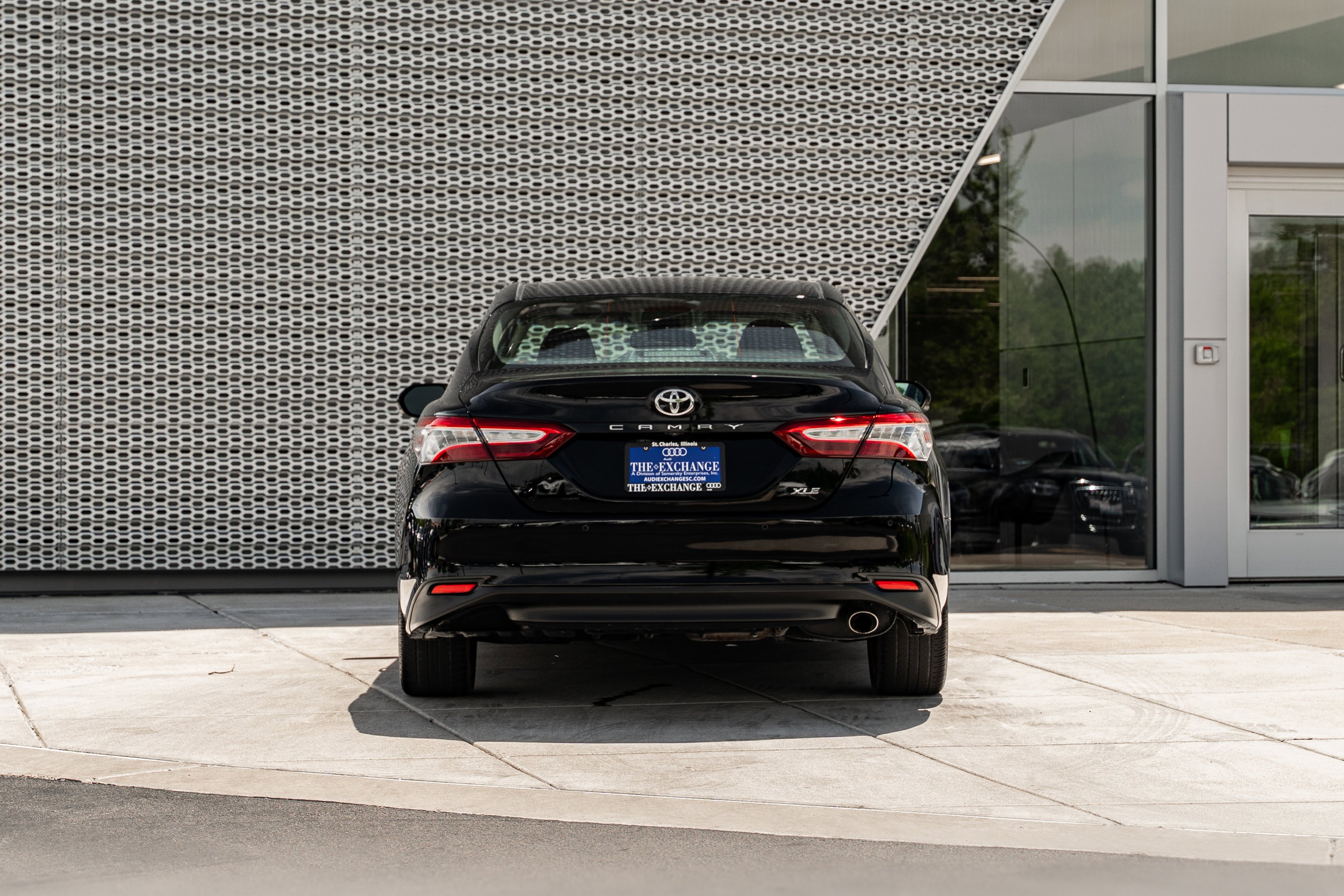 Used 2018 Midnight Black Metallic Toyota XLE image 26