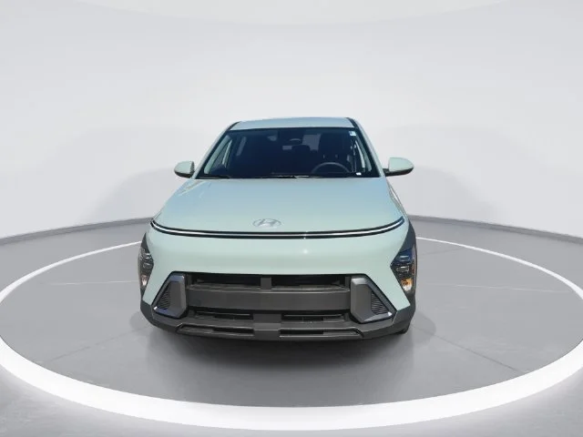 Used 2027 Green Hyundai SE image 3