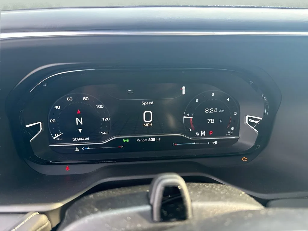 Used 2024 White Frost Tricoat GMC Denali Ultimate image 10