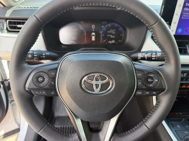 Certified Used 2025 WIND CHILL PEARL Toyota Limited image 44