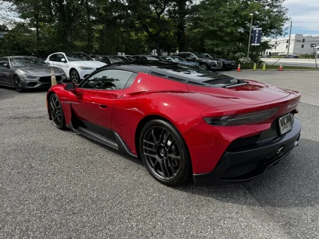 Used 2022 RED Maserati  image 22