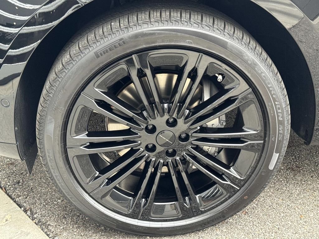 New 2026 Santorini Black Land Rover SE image 12